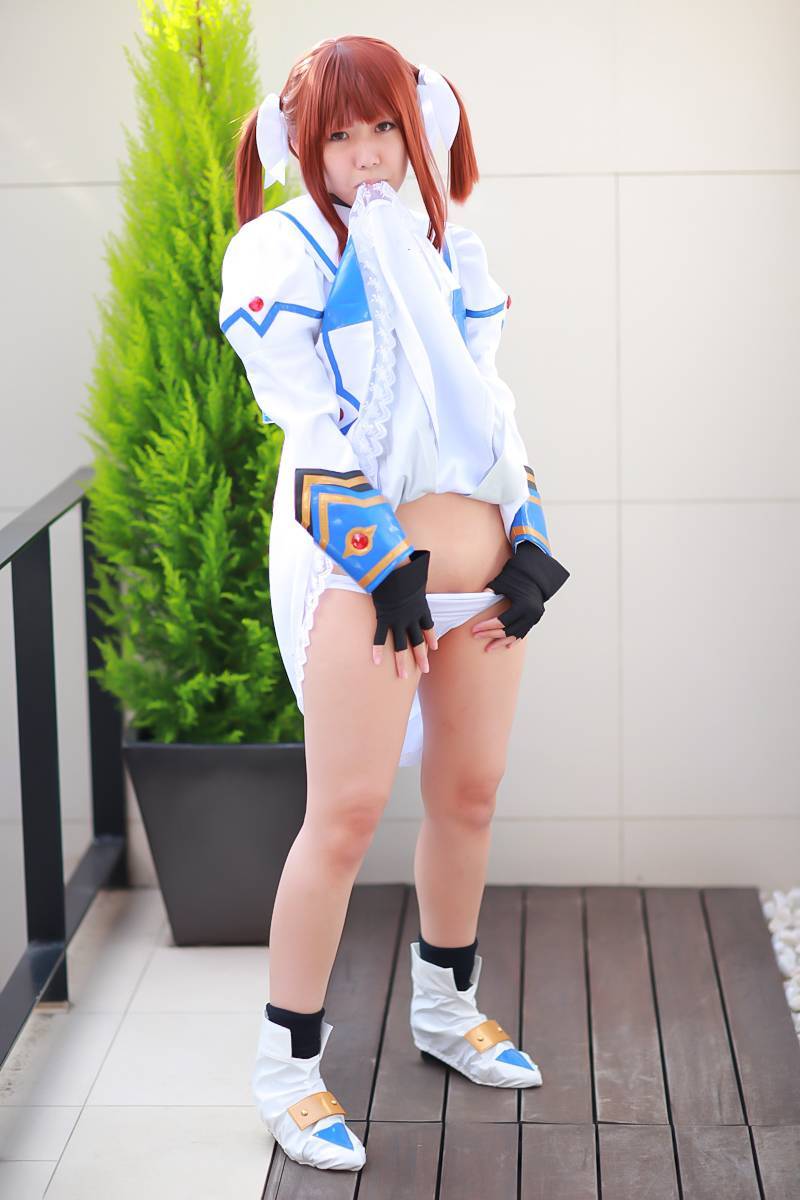 [Cosplay]  Hot Maho Shojo Lyrical Nanoha 诱惑的动作